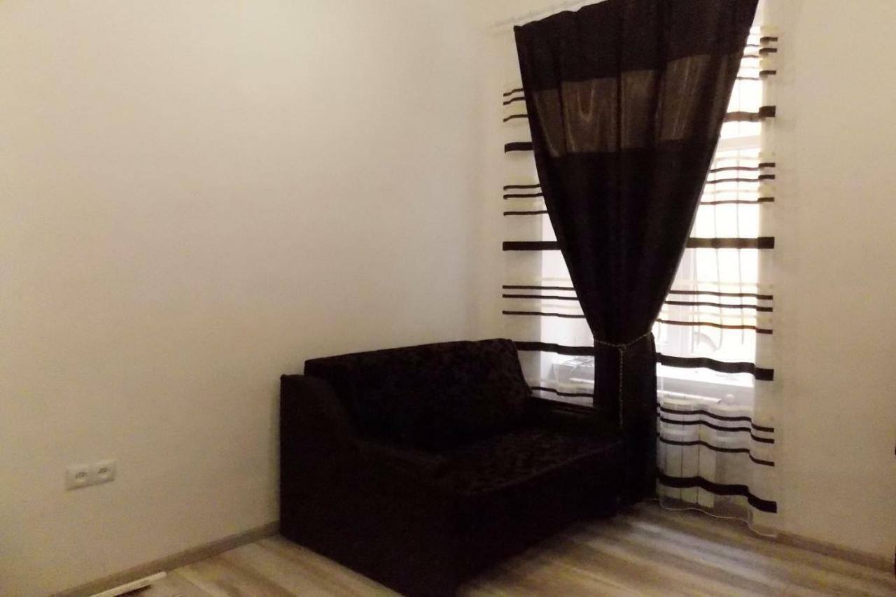 Apartment At Teodora Sqr Lviv Eksteriør billede